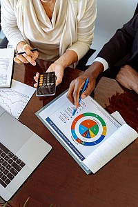 Finanziamenti rapidi: trova la soluzione ideale per ottenere fondi di emergenza Il finanziamento rapido è una soluzione sempre più ricercata per soddisfare urgenti esigenze finanziarie. Che si tratti di coprire una spesa imprevista, cogliere un'opportunità o gestire un evento imprevisto, ottenere fondi rapidamente può rivelarsi essenziale. Le opzioni di finanziamento rapido offrono procedure semplificate, tempi di elaborazione accelerati e importi adeguati alle tue esigenze immediate. Dai prestiti personali alle soluzioni di credito online, le scelte sono molteplici, ciascuna delle quali offre la flessibilità necessaria per rispondere a situazioni urgenti. Confrontando le offerte disponibili e selezionando quella più adatta alla tua situazione finanziaria, potrai accedere ai fondi in modo rapido e semplice, rispettando la tua capacità di rimborso.